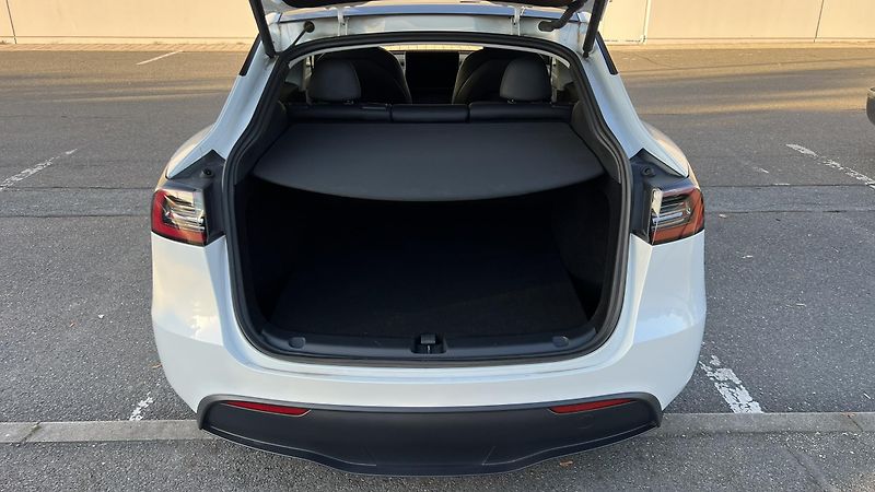 Tesla Model Y Long Range AWD 94% SOH Záruka - fotka 20 z 22