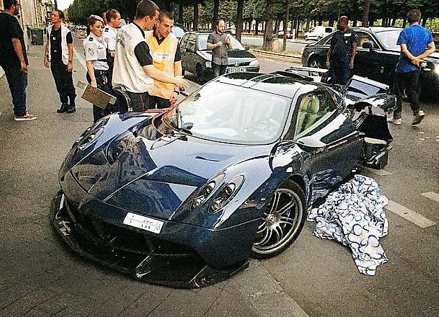 Poškozené Pagani Huayra Pearl.