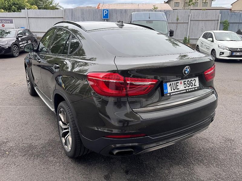 BMW X6 (2014) 4.4 V8 (449k) xDrive50i - fotka 10 z 51