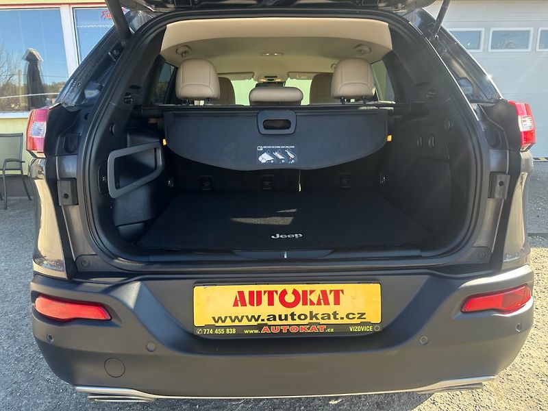 Jeep Cherokee 2.2 CRD 4x4/147kW/Automat/1MAJ - fotka 16 z 37