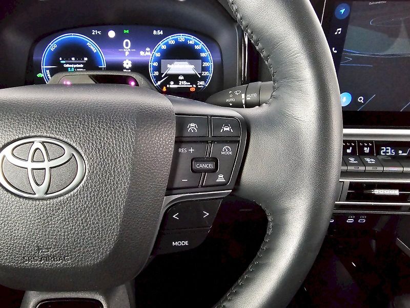 Toyota Camry (2025) 2.5 HEV 230k PRESTIGE - fotka 9 z 30