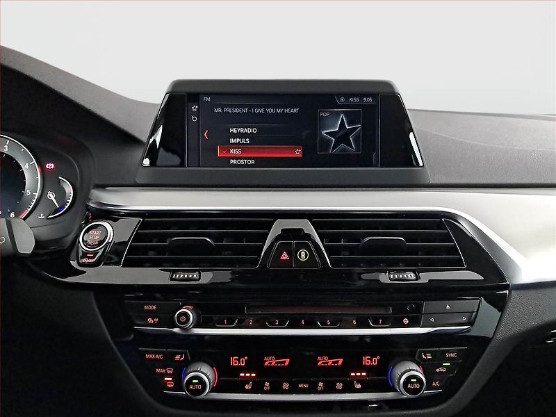 BMW Řada 5 (2017) 520d, Automat, Kůže, Navi - fotka 12 z 26