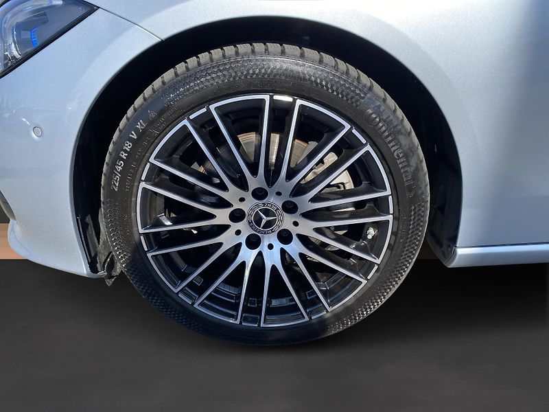 Mercedes-Benz Třídy C C 220 d 4MATIC kombi - fotka 21 z 26