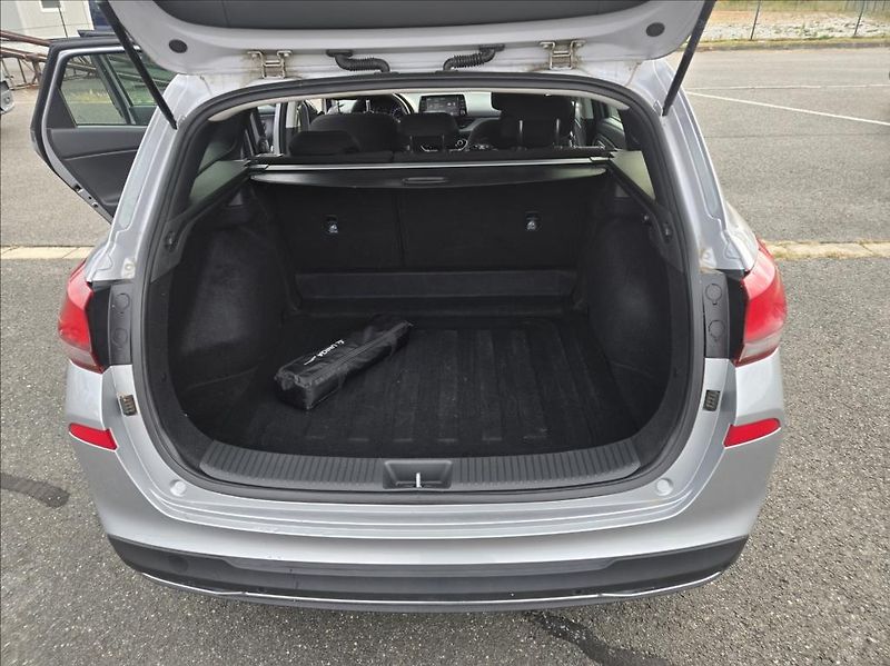 Hyundai i30 1,0 T-GDI  SMART - fotka 11 z 30