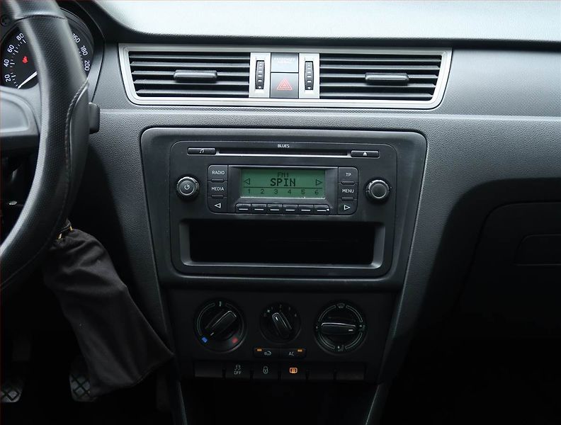 Škoda Rapid (2013) 1.2 MPI, LPG, ČR,1.maj - fotka 12 z 14