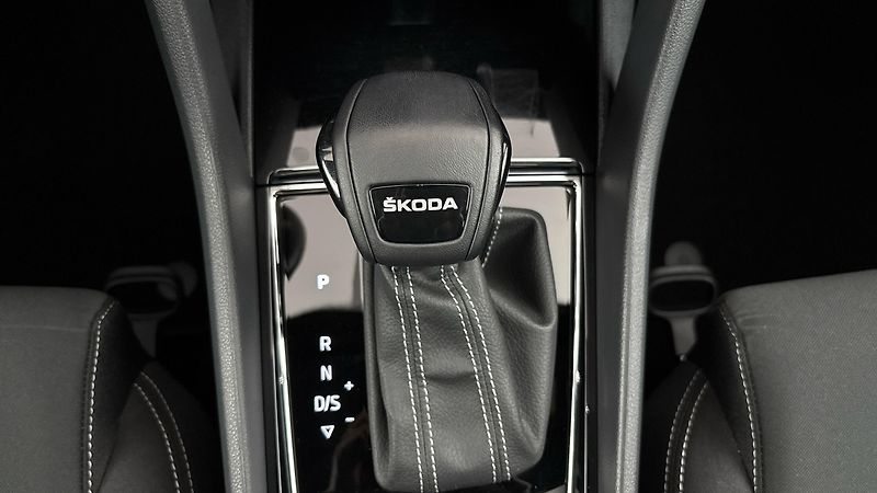 Škoda Karoq 1.5 TSI DSG Sportline - fotka 23 z 26