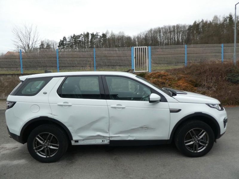 Land Rover Discovery Sport 2,0 D 132kW  7 míst navigace  - fotka 2 z 15