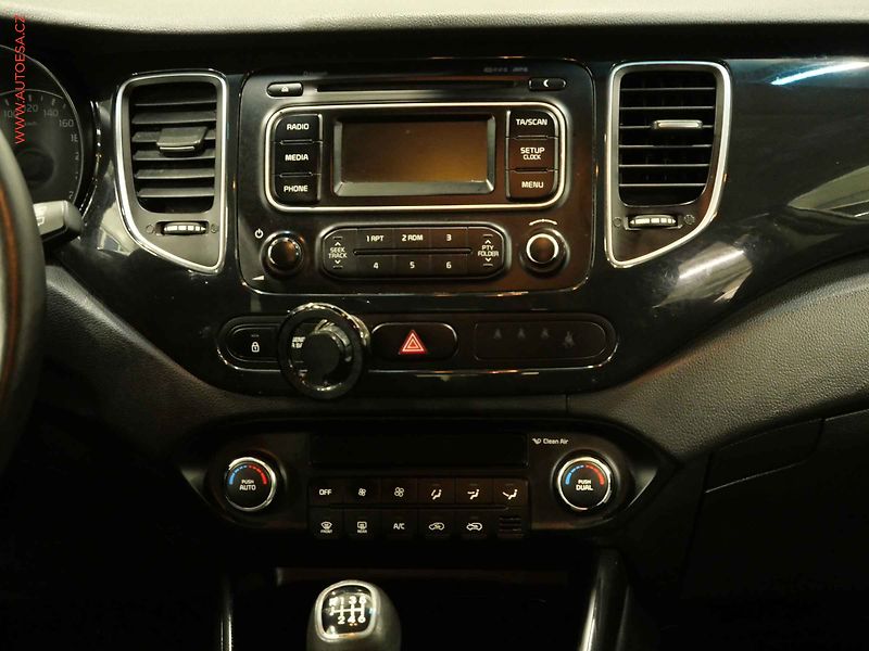 Kia Carens (2015) 1.7CRDI, ČR, AC, výhřev sed. - fotka 13 z 21