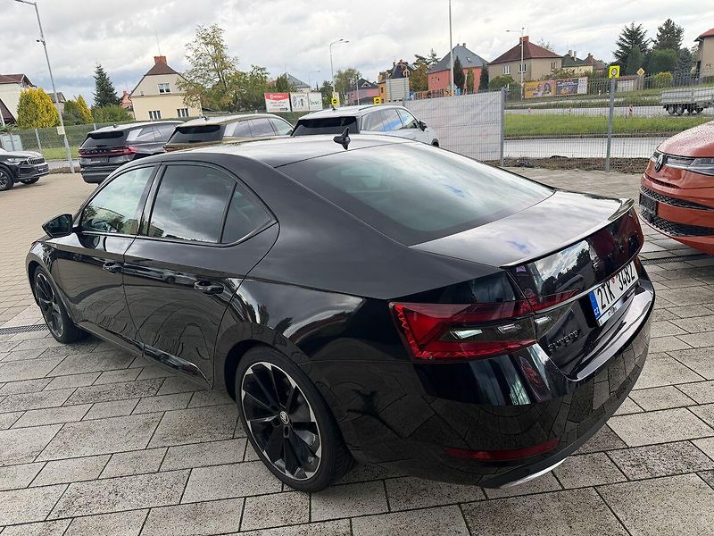 Škoda Superb Sportline 2,0TSI 140kW DSG - fotka 3 z 17