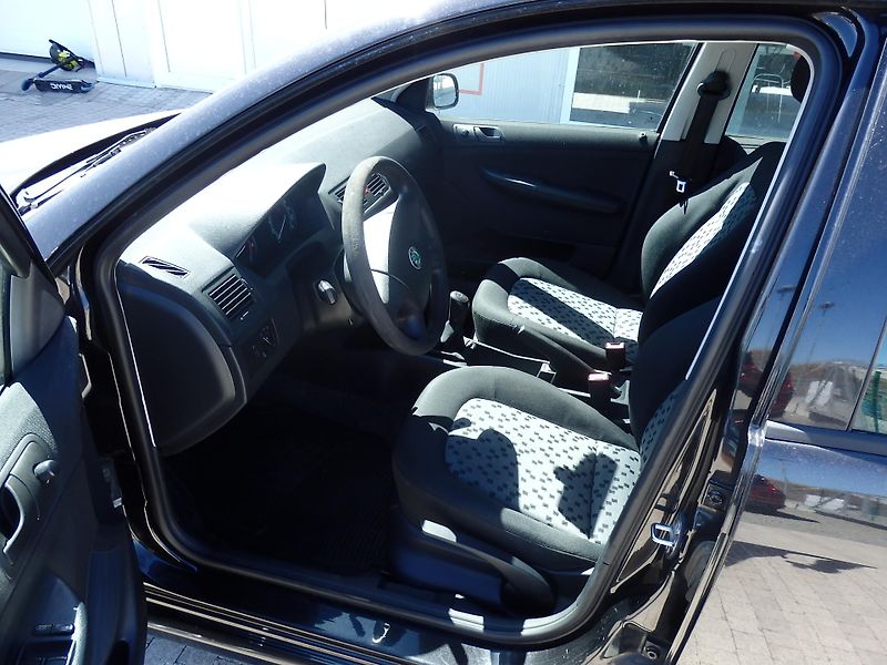 Škoda Fabia 1.4 16V ABS, ZÁVĚS - fotka 6 z 15
