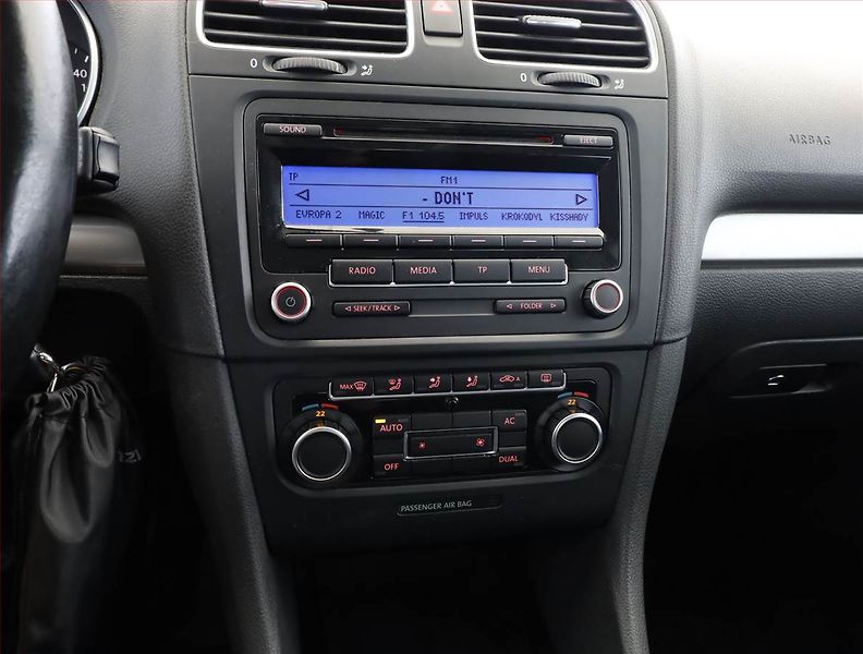 Volkswagen Golf (2010) 1.4 TSI, nová STK - fotka 9 z 15