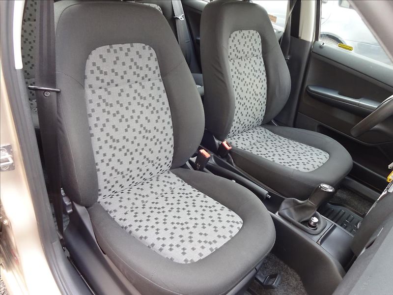 Škoda Fabia I 1,2i 47kW Combi - fotka 31 z 43