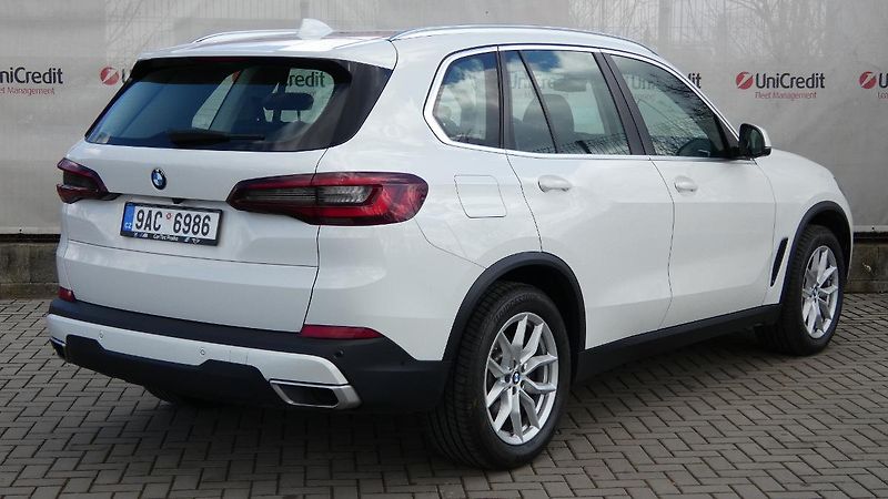 BMW X5 xDrive 40i - fotka 3 z 22