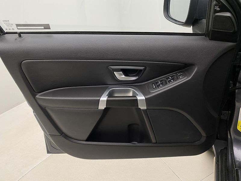 Volvo XC90 D5 AWD SPORT AUT CZ - fotka 7 z 42