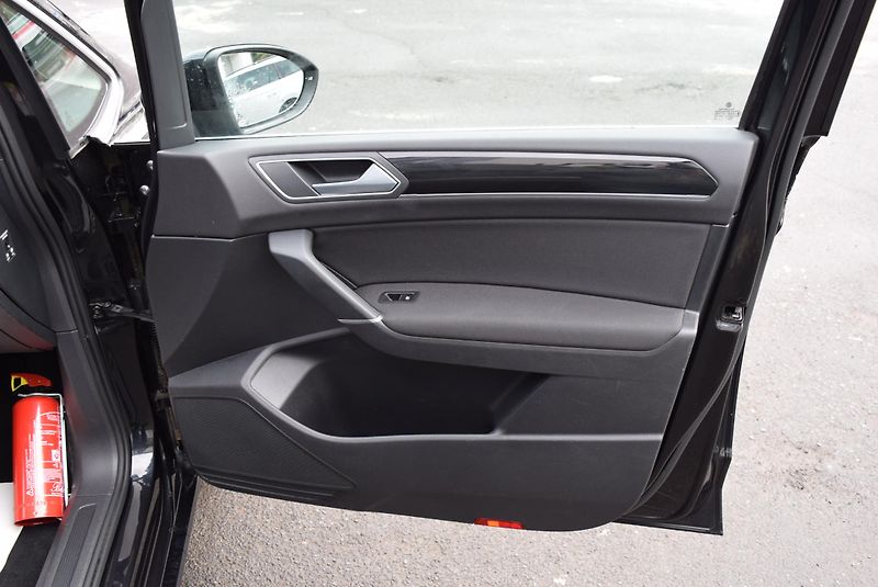 Volkswagen Touran (2018) 1.4TSI 110kw HIGHLINE TAŽ LED - fotka 45 z 50