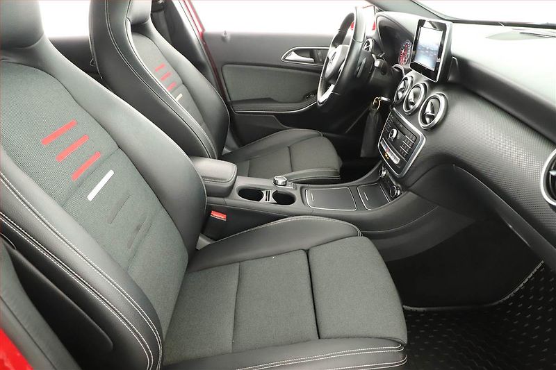 Mercedes-Benz Třídy A (2016) A 180 d, Automat, Kůže, Navi - fotka 7 z 19