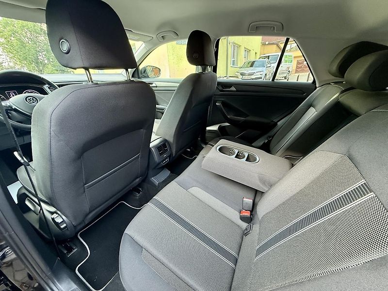 Volkswagen T-Roc (2022) 1,5TSi 110kW Maraton TAŽNÉ ČR - fotka 9 z 18