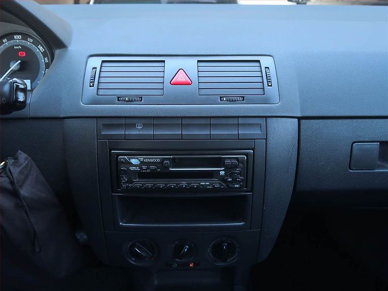 Škoda Fabia (2005) 1.2 12V, nová STK - fotka 11 z 12