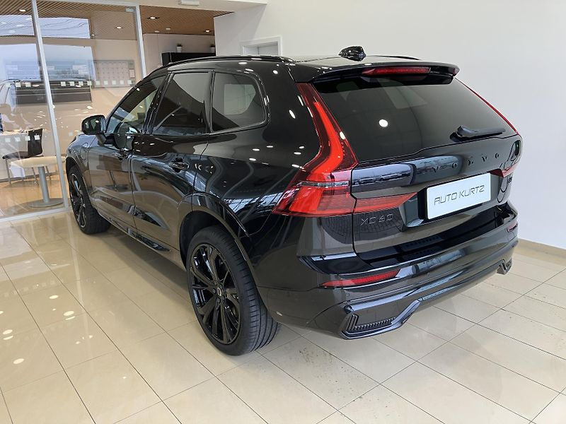 Volvo XC60 T6 AWD Black Edition Plus AT8 - fotka 6 z 40