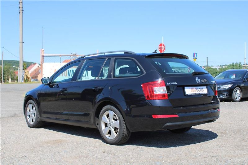 Škoda Octavia 1,6 TDi  DSG,STLYLE,SERVISKA - fotka 7 z 37