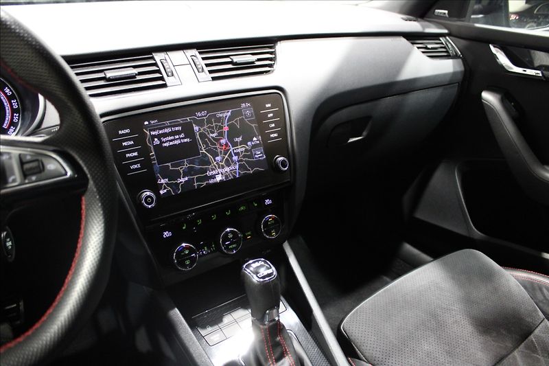 Škoda Octavia 2,0 TSI 169KW RS DSG TOP - fotka 32 z 42