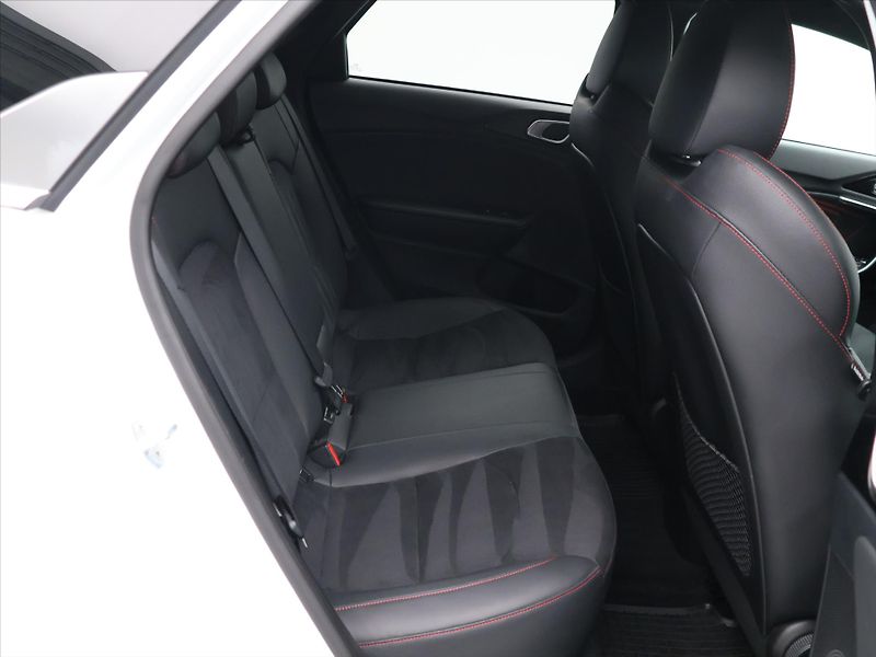 Kia Ceed 1,6 T-GDI 150kW Aut. GT CZ - fotka 13 z 27