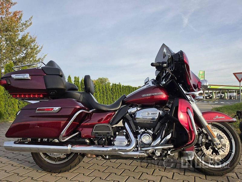Harley-Davidson FLHTK Electra Glide Ultra Limited 1690 (2017) - fotka 4 z 22