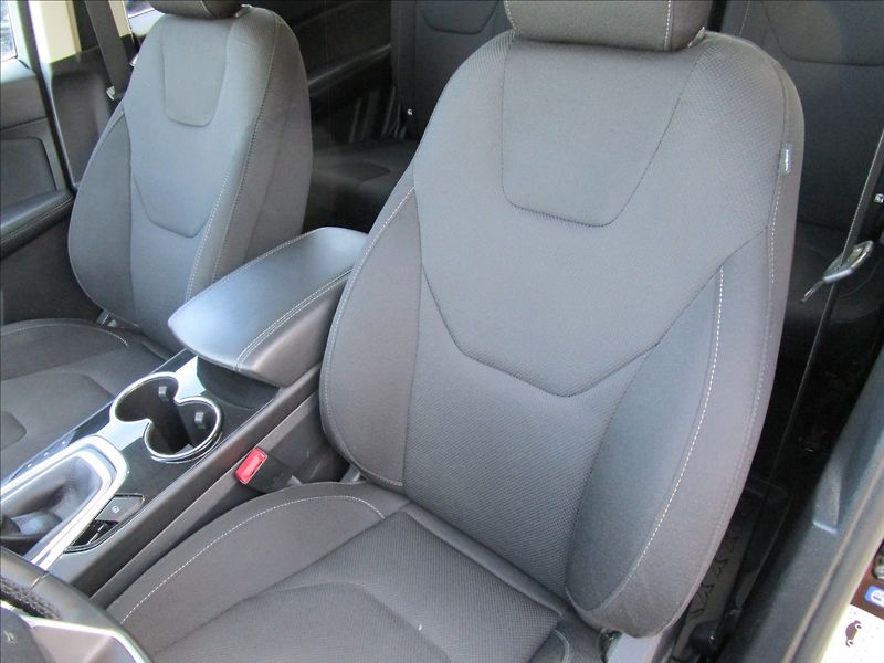 Ford S-MAX 1.5 EcoBoost, aut. klima, LED - fotka 14 z 44