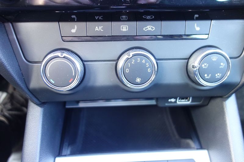 Škoda Octavia 1,5TSi DSG ! NAJ.9600km !!! - fotka 22 z 28