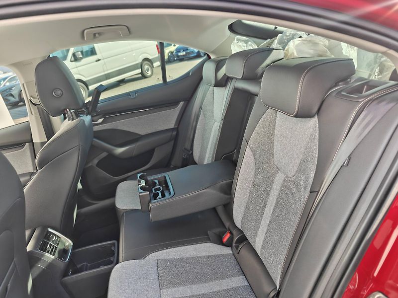 Škoda Octavia Top Selection 6MP 1,5TSI - fotka 8 z 26