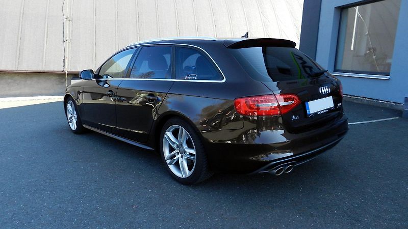 Audi A4 2.0 TDi 110 kW QUATTRO S-LINE - fotka 3 z 17