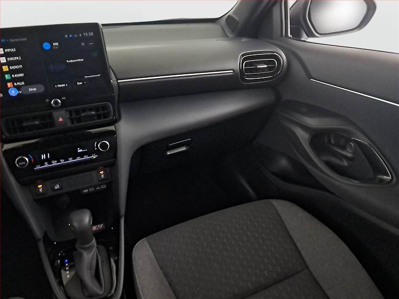 Toyota Yaris Cross (2024) 1.5 VVT-iE E-Four - fotka 8 z 17