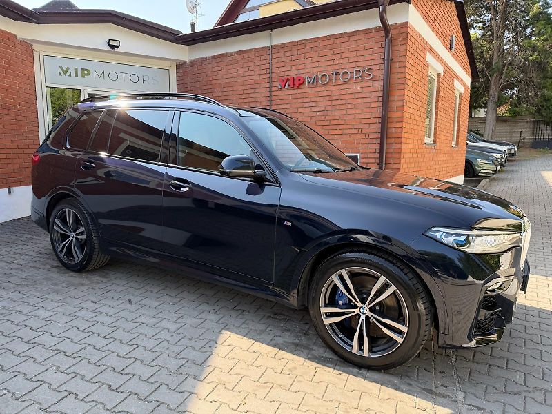BMW X7 40xD-INDIVID-MASÁŽE-R21-B&W-ČR - fotka 9 z 40