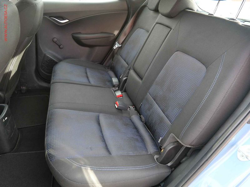 Hyundai ix20 (2012) 1.4i, ČR, AC, park.asist - fotka 10 z 17