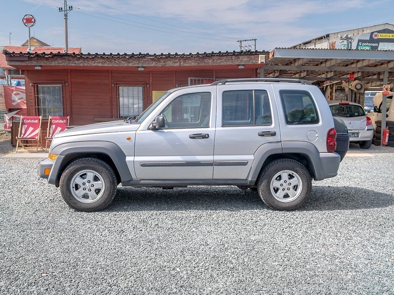 Jeep Cherokee (2002) 2.8CRD 120KW – SPORT STAR - fotka 8 z 39