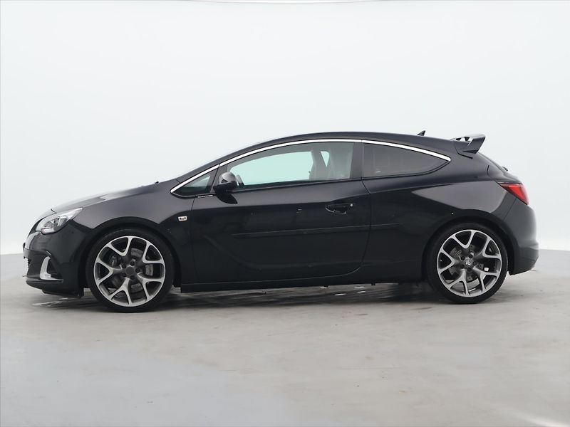 Opel Astra 2,0 T 206kW OPC Black Edit. CZ - fotka 4 z 29