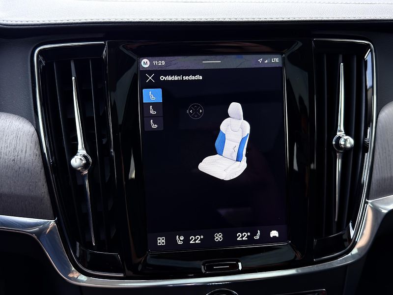 Volvo V90 T8 AWD ULTRA DARK + zimní kola - fotka 29 z 53