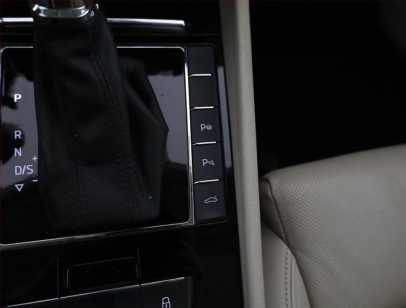 Škoda Superb (2015) Laurin&Klement 2.0 TSI, 4X4 - fotka 16 z 21