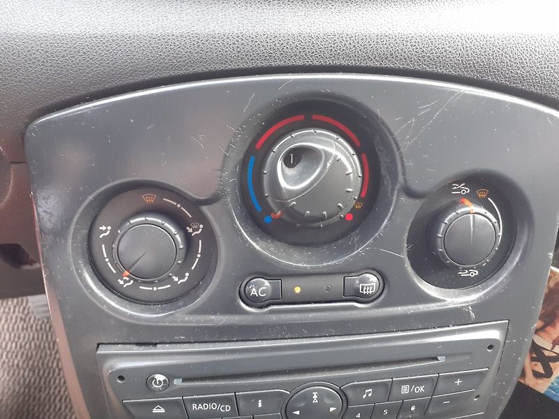 Renault Clio (2009) 1.5 DCi KLIMA - fotka 12 z 20