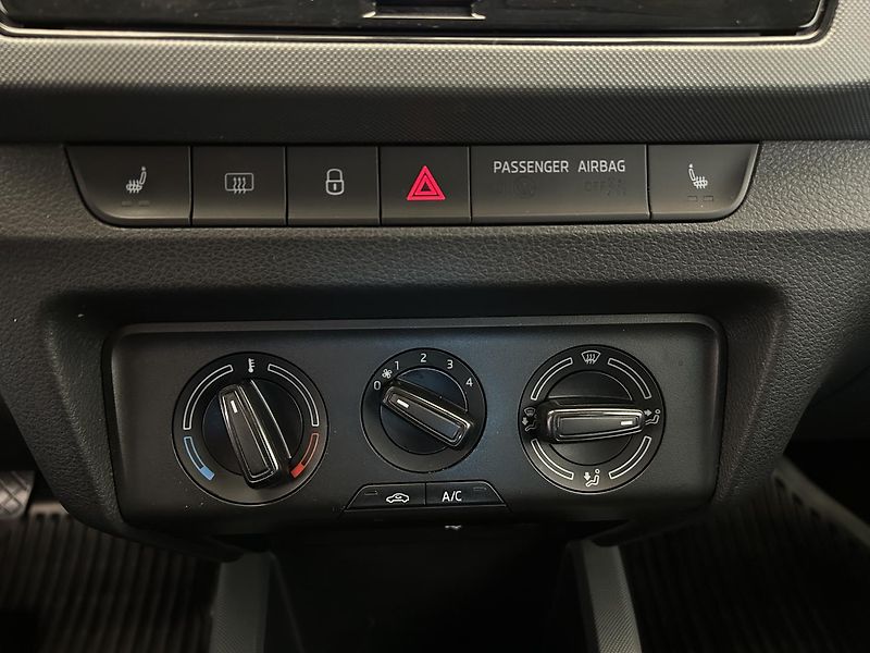 Škoda Fabia 1.0 TSI Active Plus - fotka 11 z 21