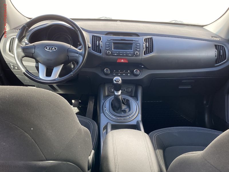 Kia Sportage (2010) 2.0CRDi AWD, Xenon, park - fotka 8 z 16