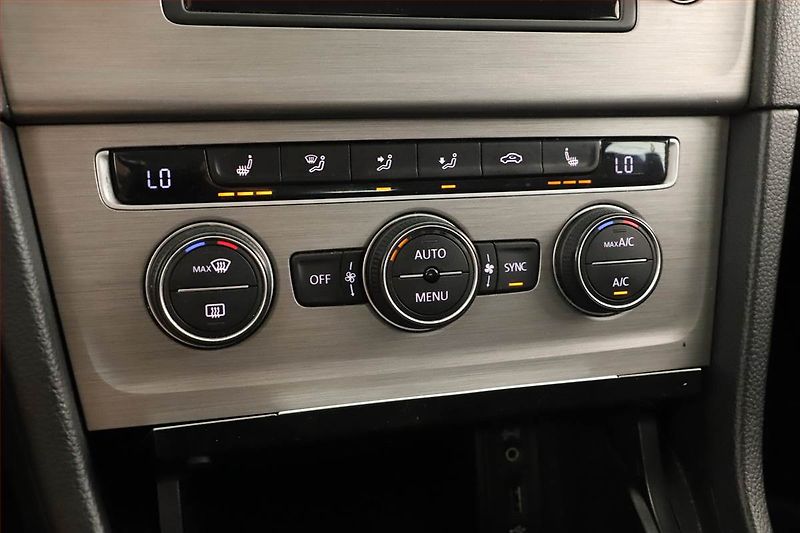 Volkswagen Golf (2015) 1.6 TDI, Tempomat - fotka 14 z 17