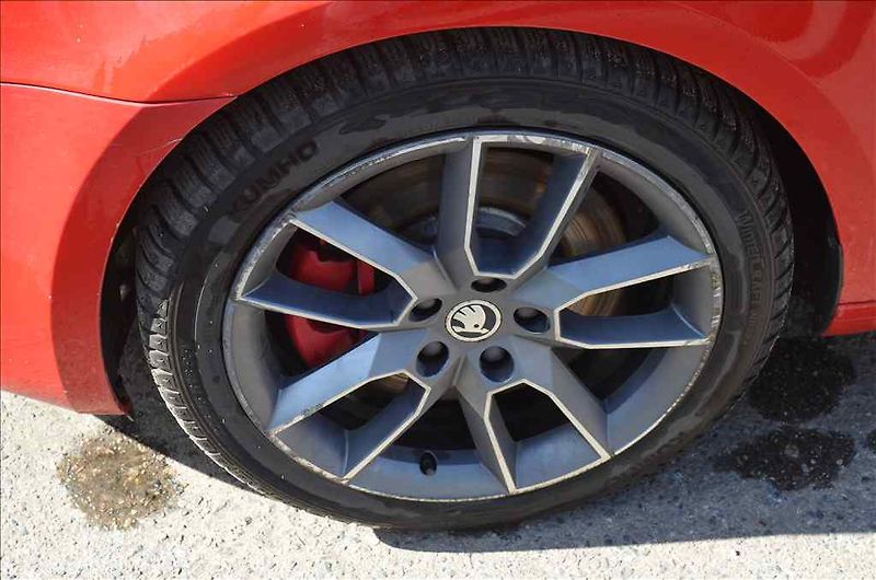 Škoda Octavia (2014) COMBI III.2,0 TDI  RS DSG - fotka 7 z 22