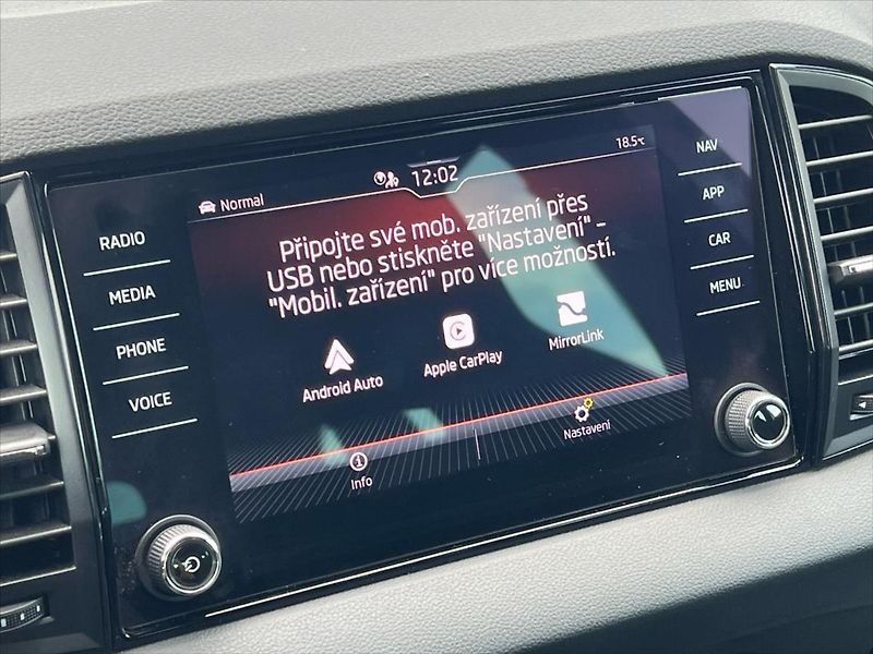 Škoda Karoq 1,5 TSi 110kW 7DSG SPORTLINE - fotka 23 z 27