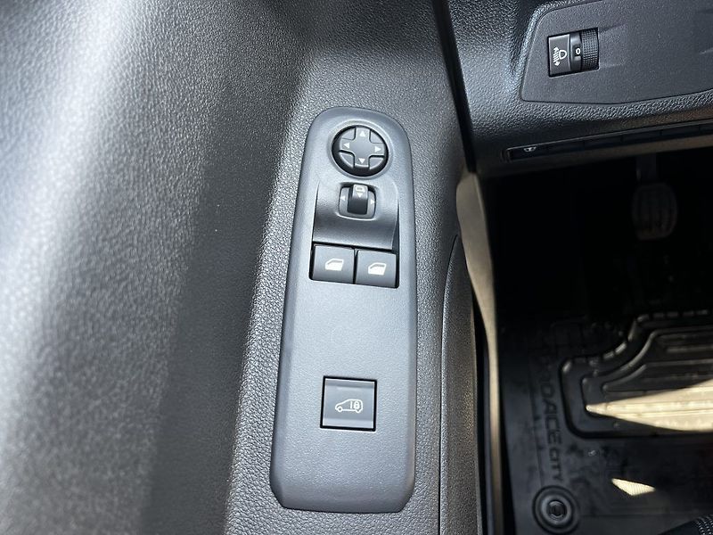 Toyota ProAce City 1.5D 130k MT Active Multimedia - fotka 26 z 28