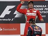 Fernando Alonso oslavuje v Německu třetí triumf letošní sezony.