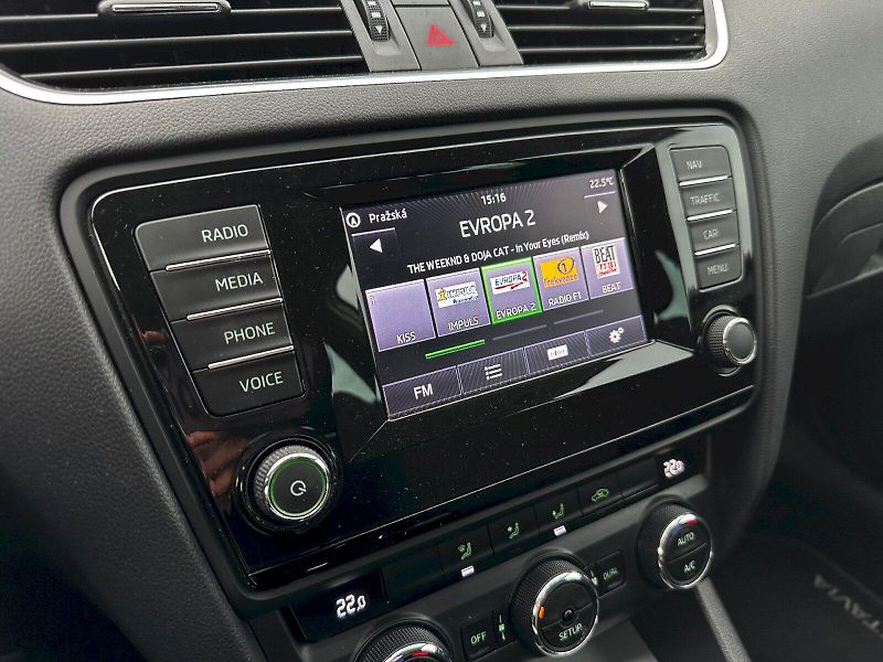 Škoda Octavia (2014) Combi 1.6 TDI Ambition - fotka 25 z 34