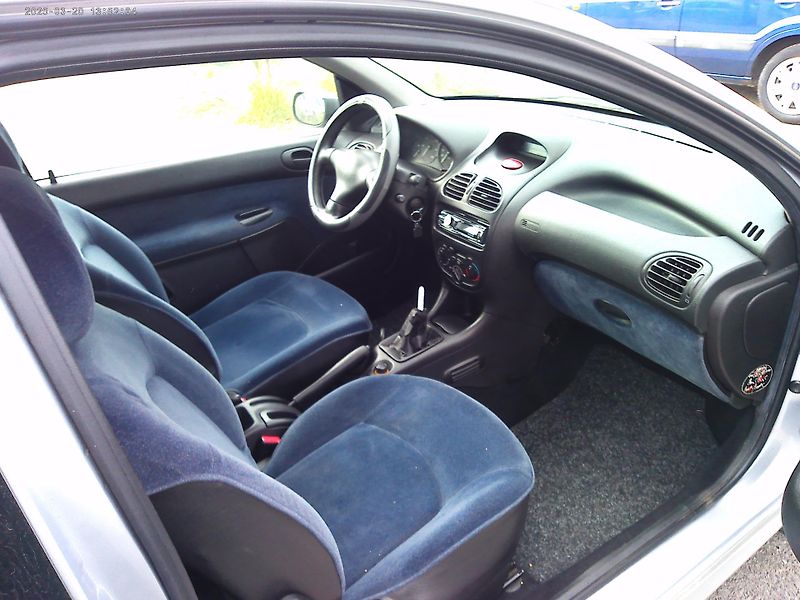 Peugeot 206 2.0 HDi - fotka 16 z 19