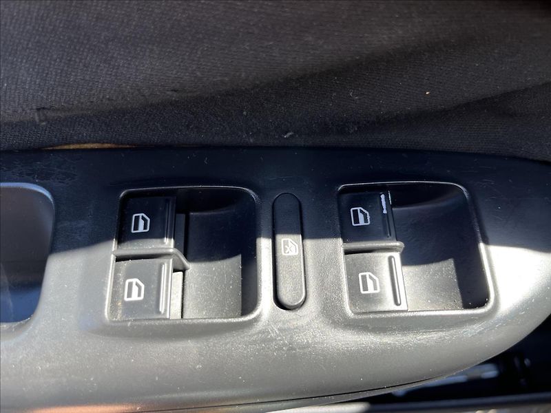 Škoda Octavia 1,6 FSi KLIMA TAŽNÉ  STK 6/28 - fotka 19 z 27