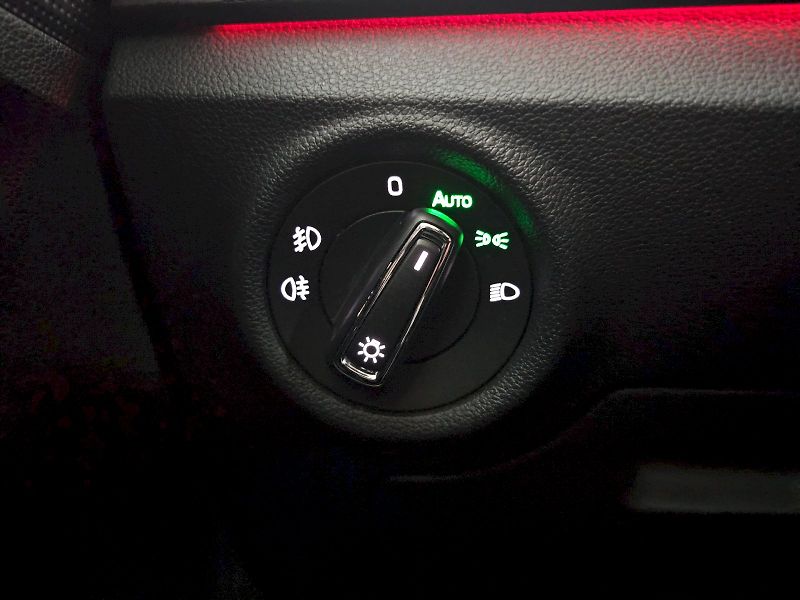 Škoda Scala (2023) 1.0TSI 70kW STYLE PLUS TAŽNÉ N - fotka 23 z 26